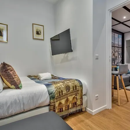 114 - Urban Saint Denis Couture Apartment *